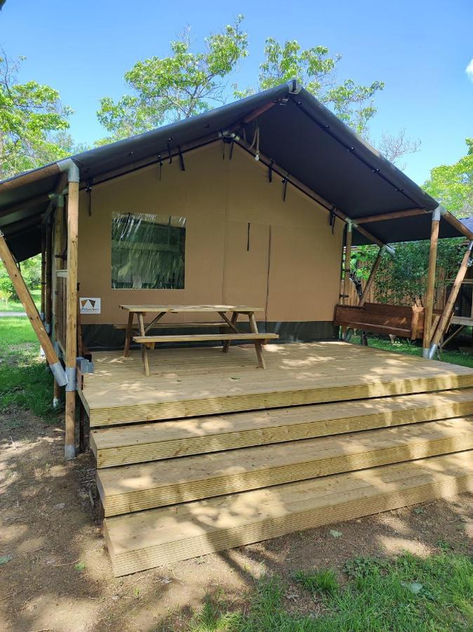ホテル Camping Le Mouliat Moncrabeau エクステリア 写真